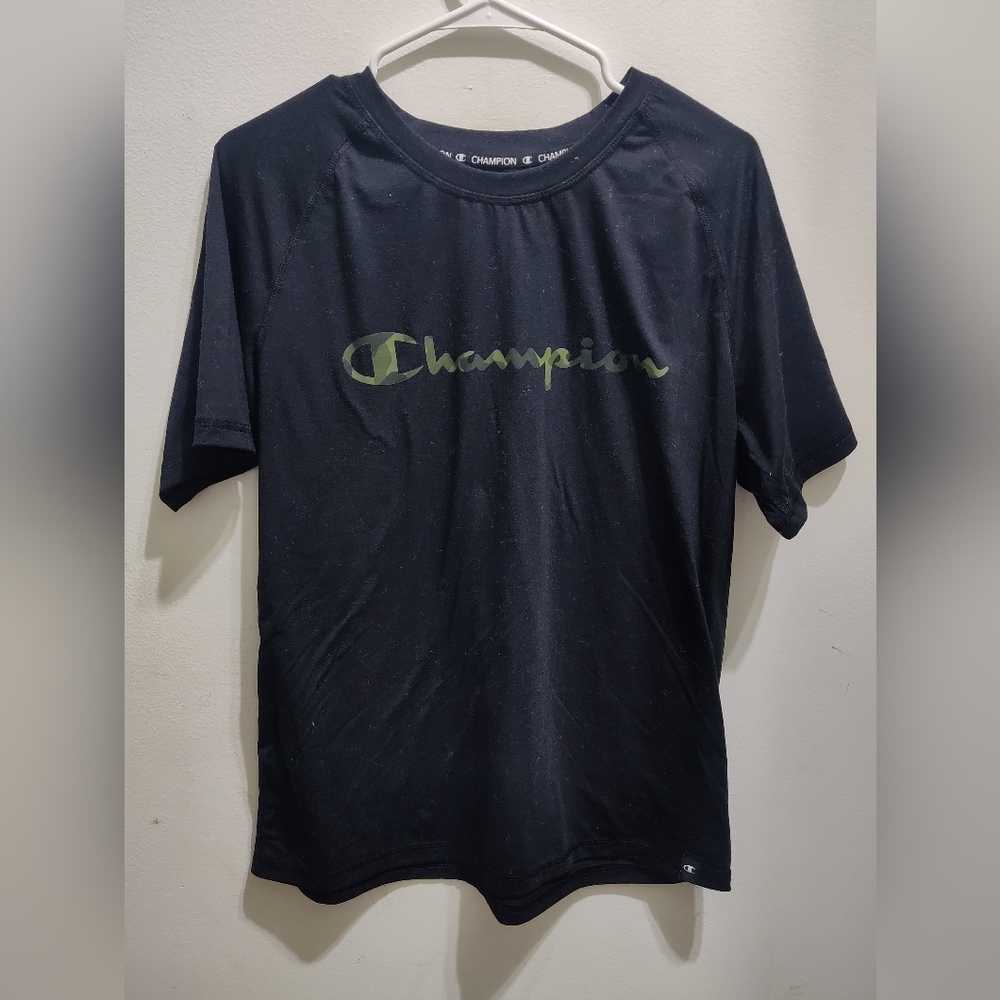 Champion black tee/camouflage print